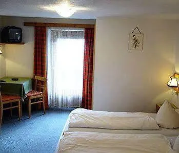 Hotel Garni Alpenrose Ischgl
