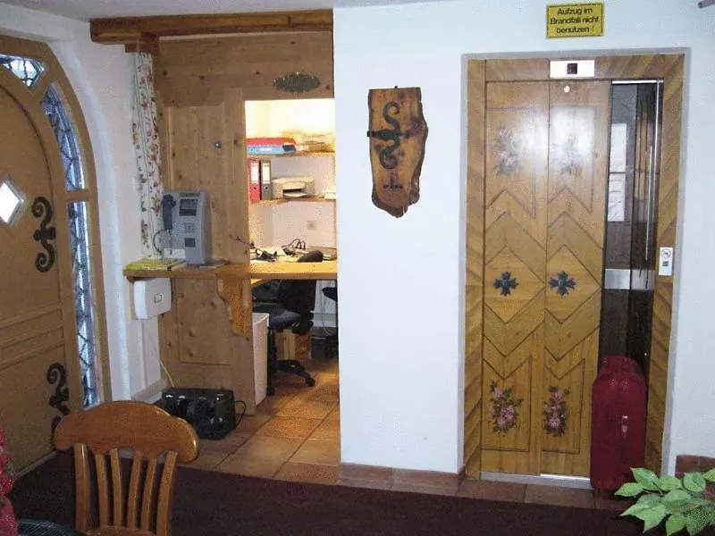 Hotel Garni Alpenrose Ischgl